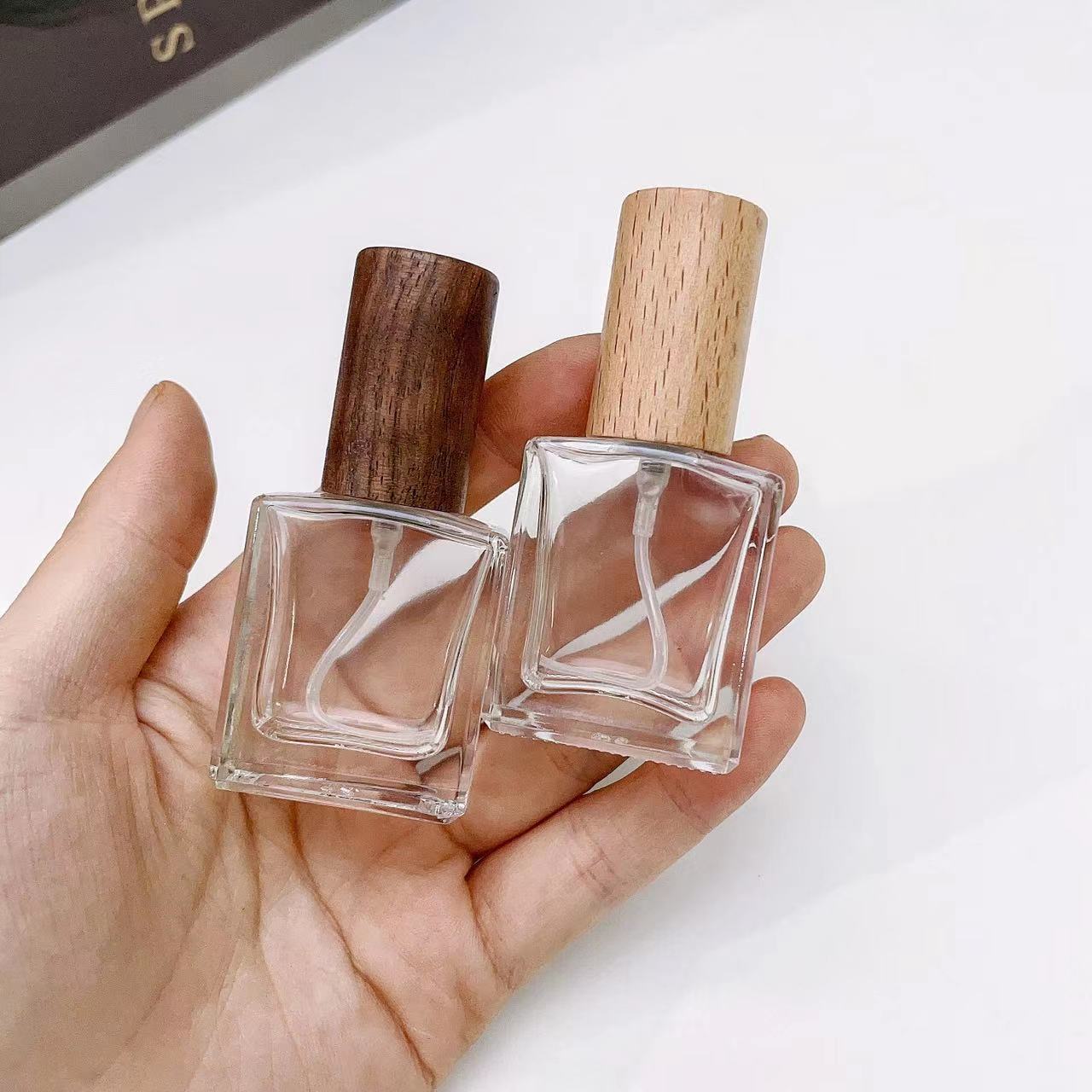 Perfume Fragrance House - ขวดสเปรย์น้ำหอมแก้วใสหนา10มล. พร้อมฝาไม้ขวดสี่เหลี่ยมแบบพกพาหัวฉีดน้ำหอมเปล่า